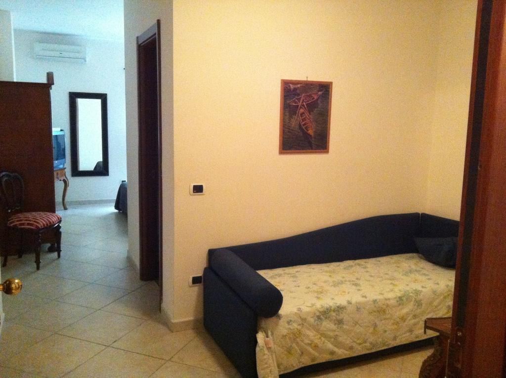 פוזולי Albergo Delle Rose חדר תמונה